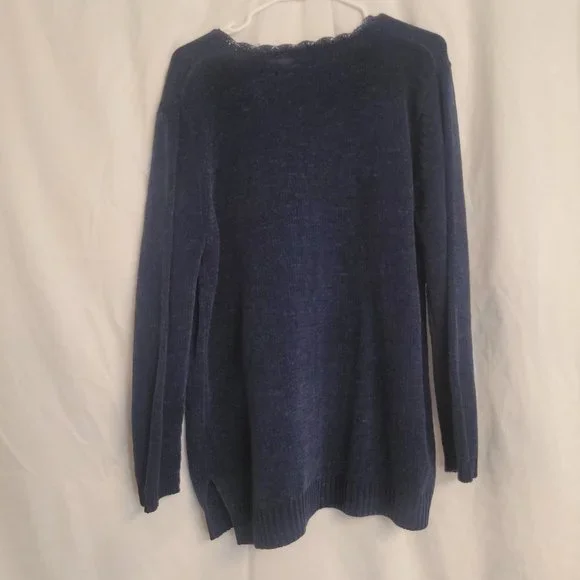 Cozy Vintage Carolyn Taylor Floral Embroidered Navy Sweater - Picture 5 of 10